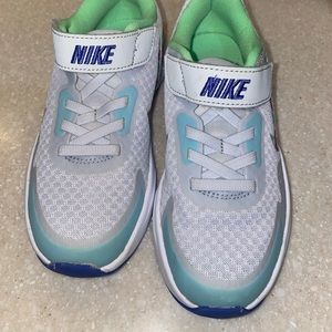 Girls Nike tennis shoes